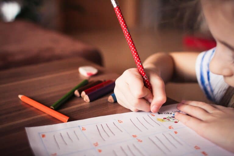 Tres metodologías efectivas para apoyar a niños con rezago académico.
